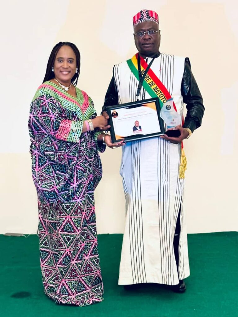 ÎLE MAURICE: M.LE MAIRE MAMADOUBA TOS CAMARA REÇOIT LA PLUS GRANDE DISTINCTION AFRICAINE DANS LA CATÉGORIE ‘’LE MEILLEUR MAIRE DANS LES INITIATIVES D’ASSAINISSEMENT COMMUNAUTAIRE EN AFRIQUE’