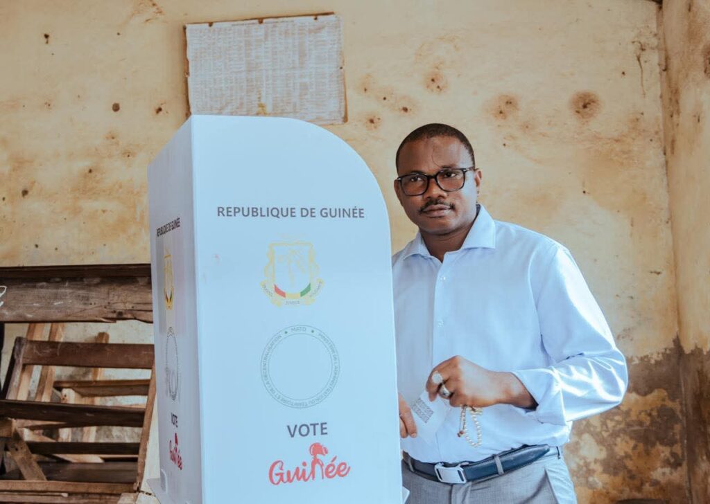 Élections législatives et communales: Dr Dansa Kourouma vote à Coyah