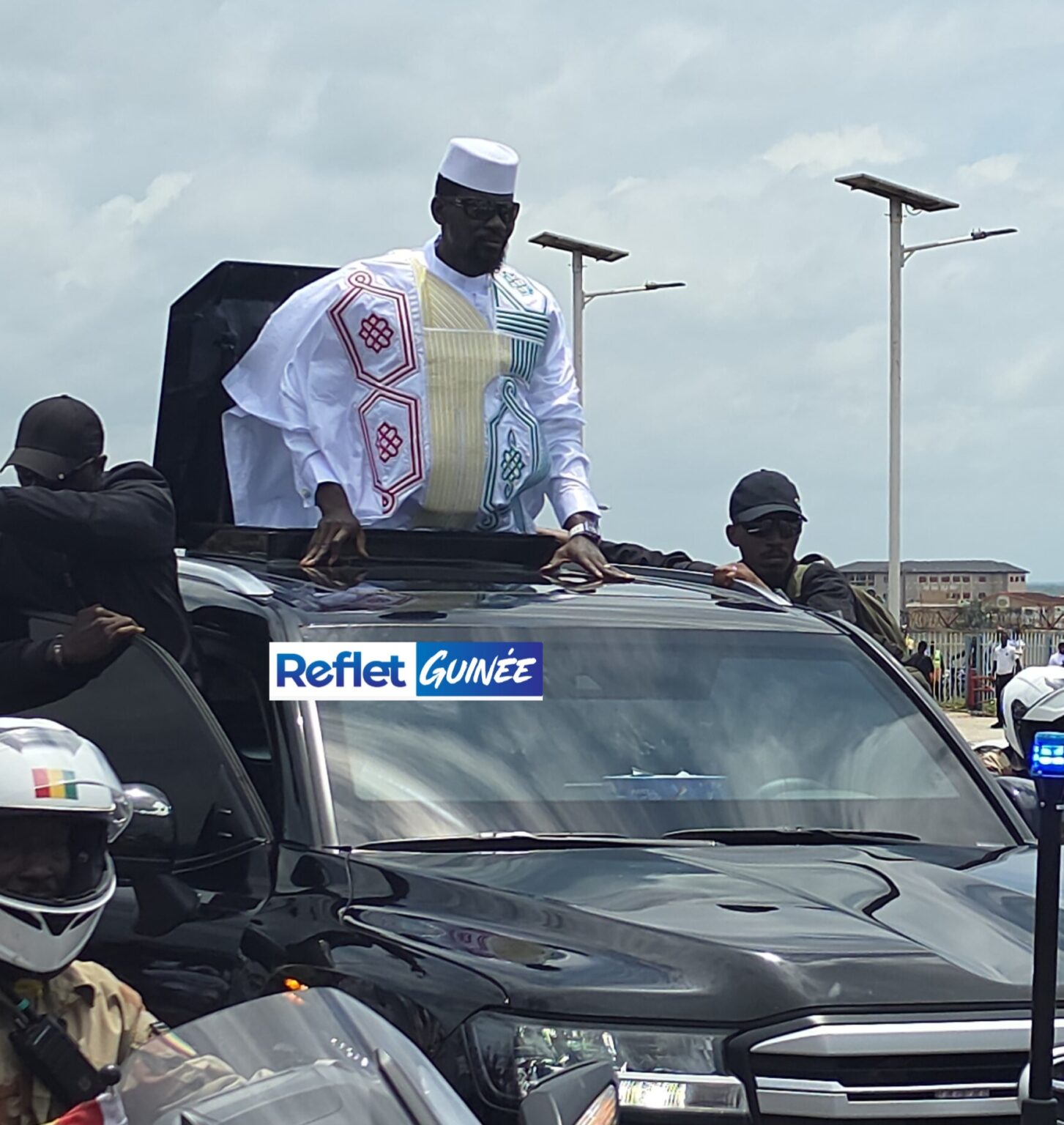 Conakry : De retour de New York, le Président Mamadi Doumbouya accueilli par une foule à l’aéroport