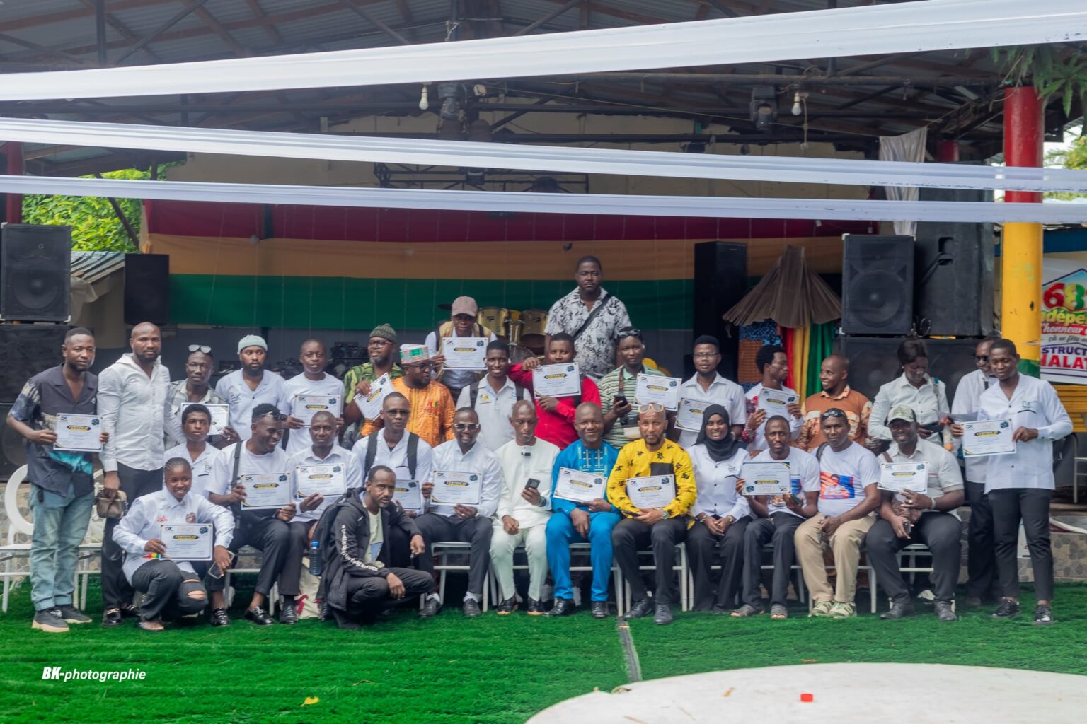 Photographie en Guinée : le professeur Touré Mandémori promet un accompagnement aux photographes guinéens