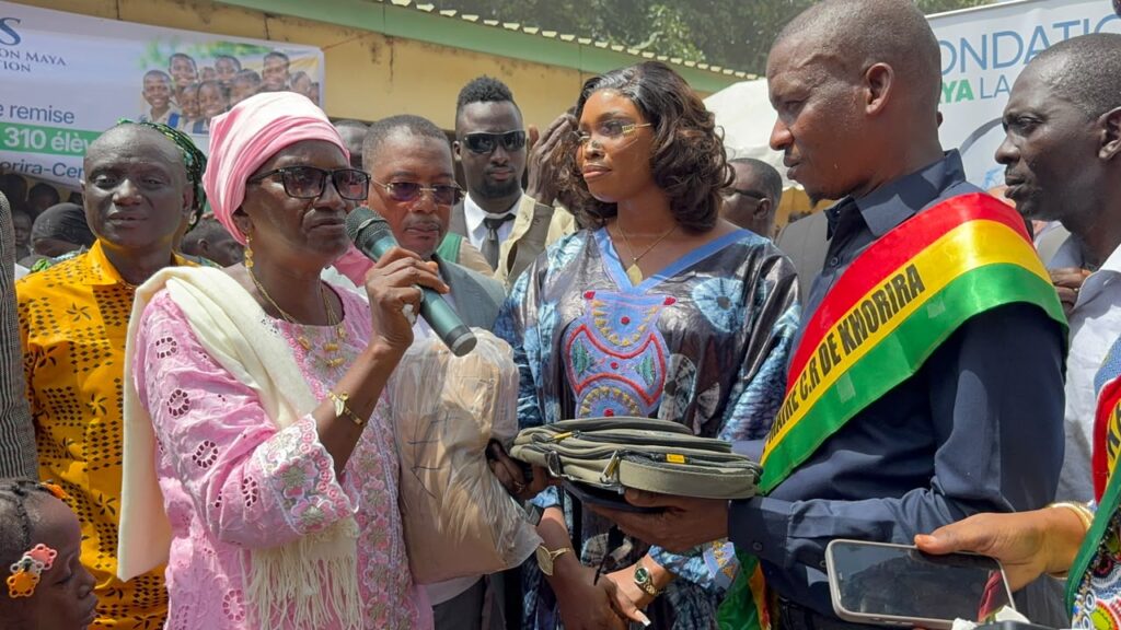 Khorira: La Fondation Maya La Solution offre de fournitures scolaires aux élèves